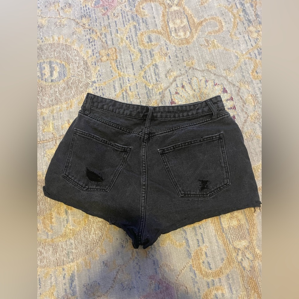 Women’s jean shorts (black)
Women’s 10 - Picture 2 of 3